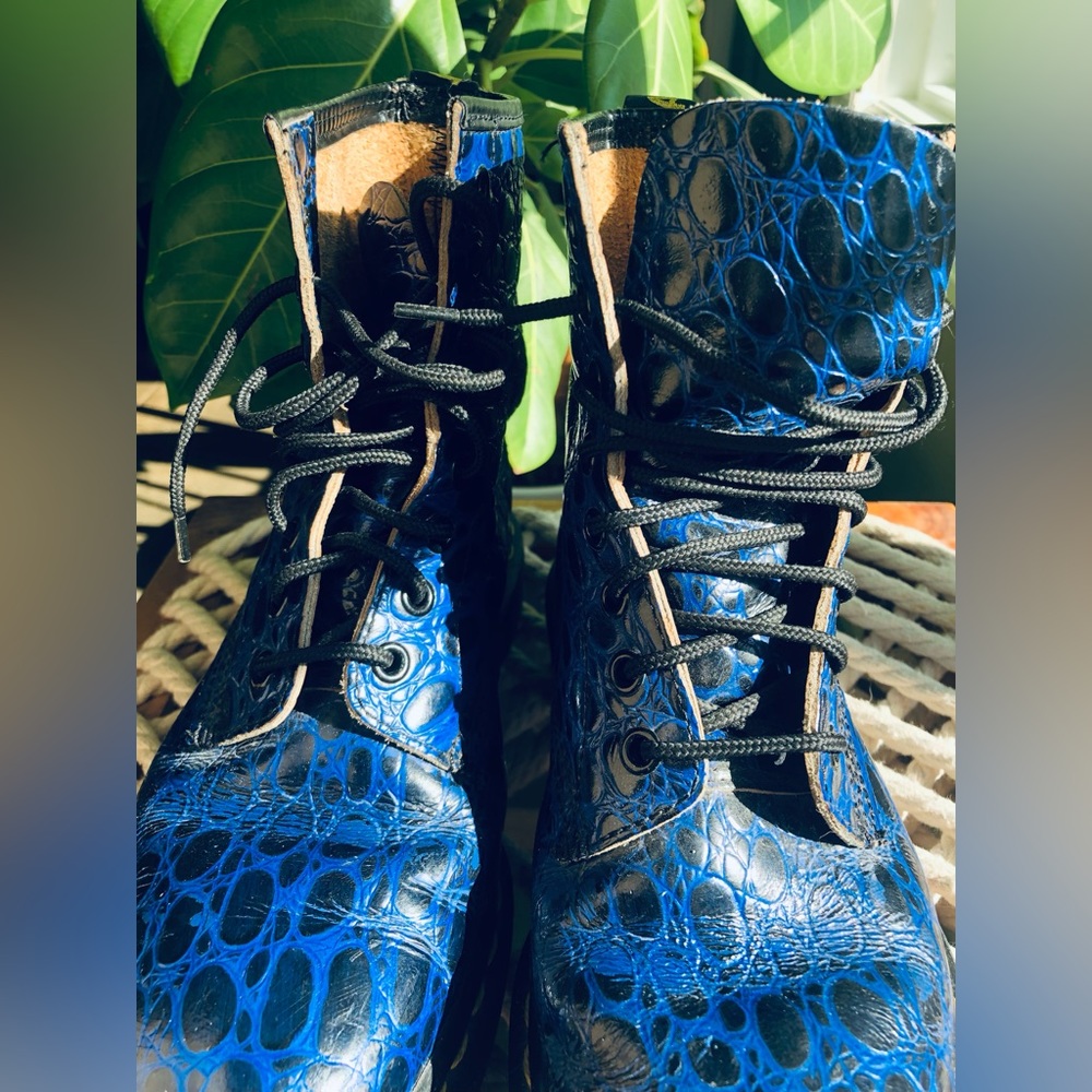 Vintage 1990’s Blue Alligator Dr. Martens Boots.Mint Condition. Made in England - Picture 3 of 14